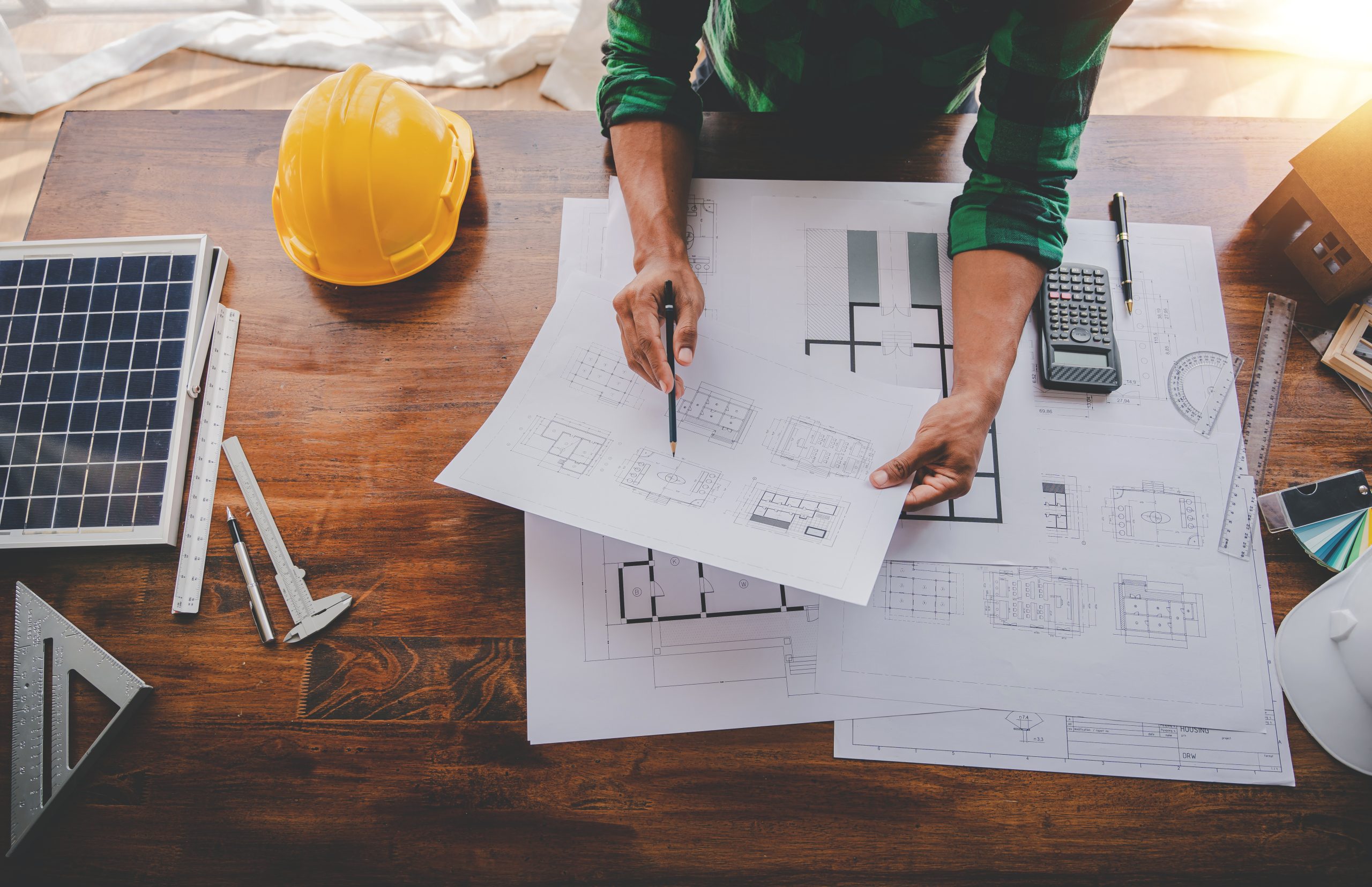 Male engineer drawing architectural plans Engineer sketching con